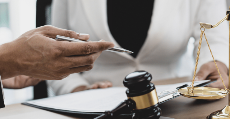 Behöver du trygg och personlig juridisk hjälp? Jurist Stöd erbjuder professionell juridisk rådgivning. Våra erfarna jurister hjälper dig med familjerätt, affärsrätt och allmän juridik. Vi står vid din sida när du behöver rättssäkerhet, expertis och engagemang. Boka rådgivning idag! Kontakta oss på info@juriststod.se - Skilsmässa