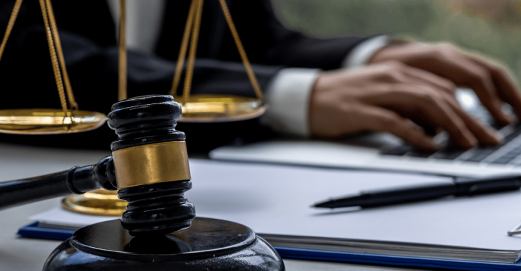 Behöver du trygg och personlig juridisk hjälp? Jurist Stöd erbjuder professionell juridisk rådgivning. Våra erfarna jurister hjälper dig med familjerätt, affärsrätt och allmän juridik. Vi står vid din sida när du behöver rättssäkerhet, expertis och engagemang. Boka rådgivning idag! Kontakta oss på info@juriststod.se - Brottmålsadvokat